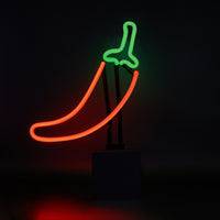 "Chilli" en néon avec base en béton