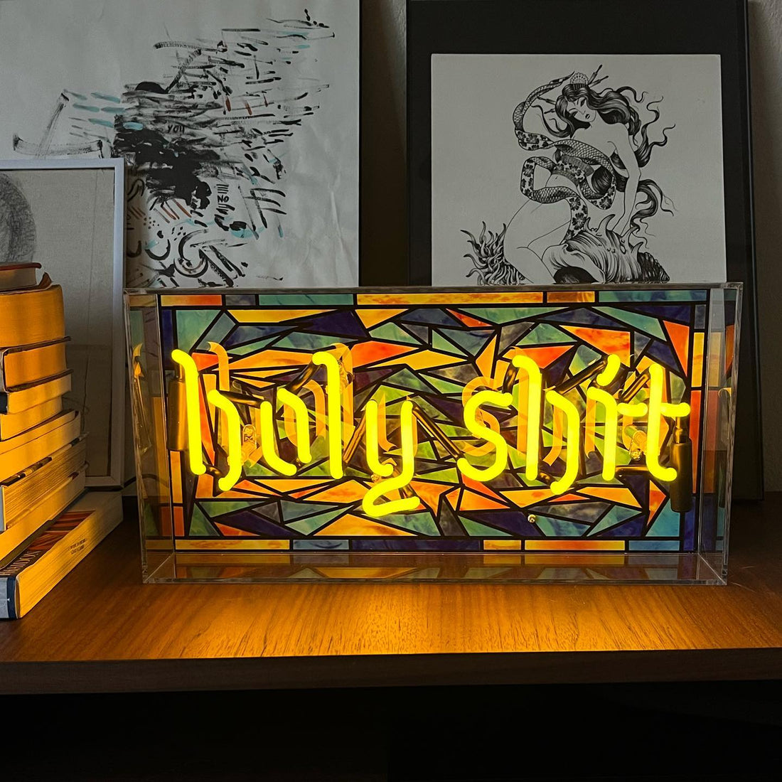 Panneau néon en verre "Holy Shit