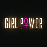 LED mural blanc chaud 'Girl Power'