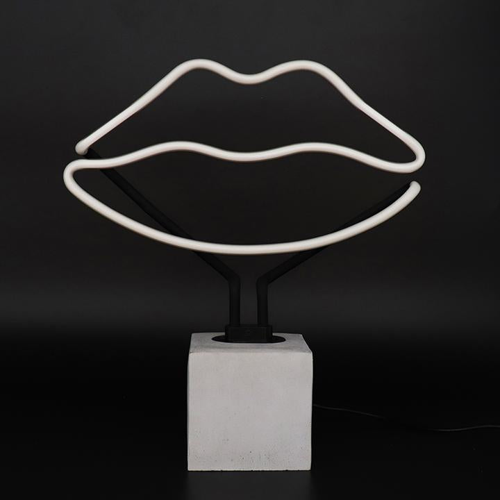 Neon 'Lips' Sign - Locomocean