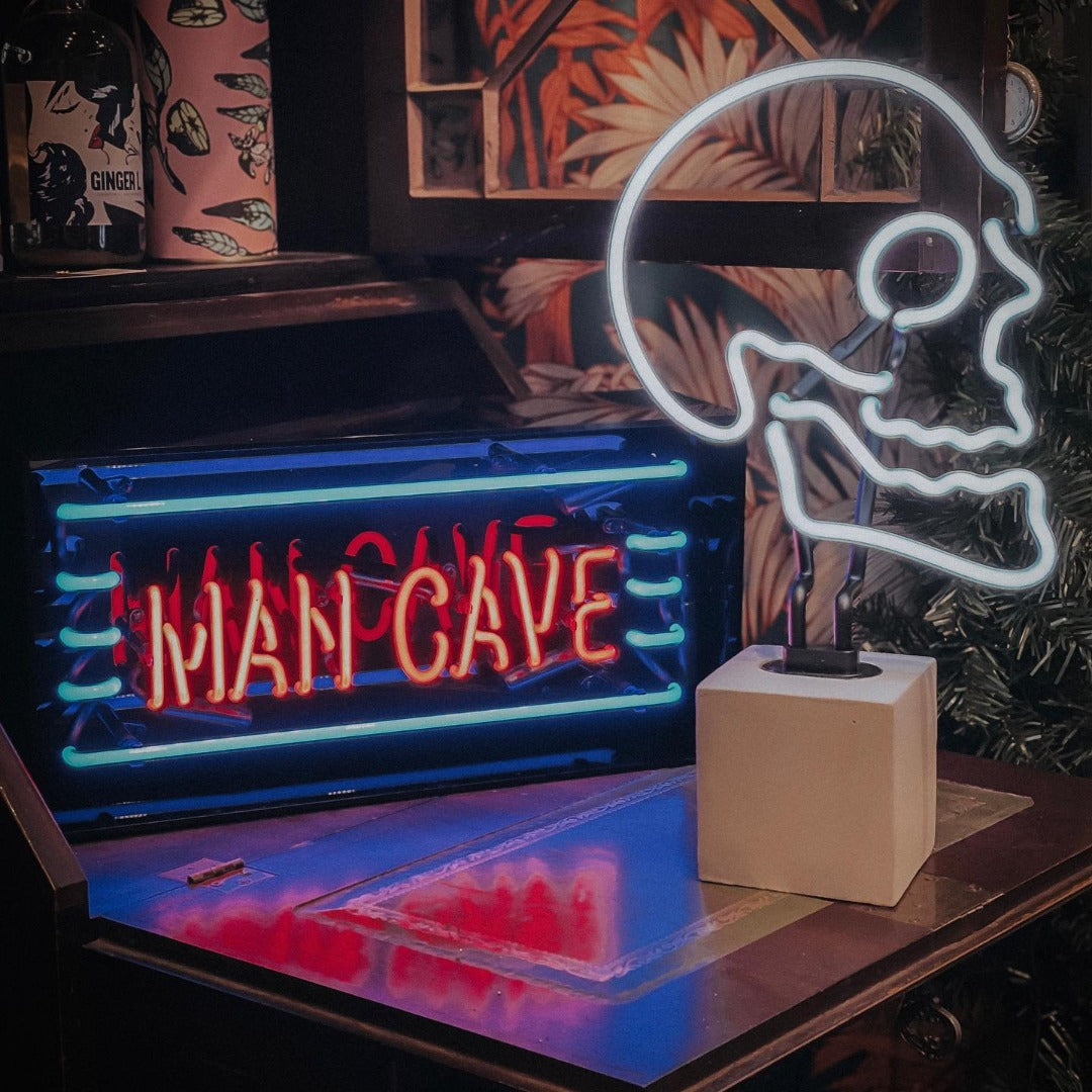 Insegna al neon in vetro 'Man Cave
