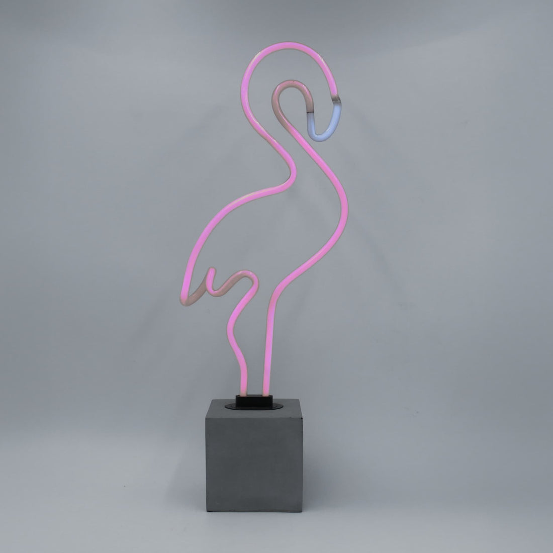 "Flamingo" en néon avec base en béton  