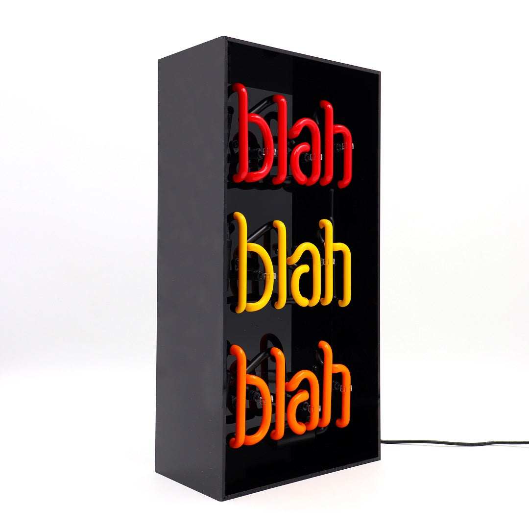 Blah Blah Blah" Glas-Neon-Schild - Schwarzes Acryl