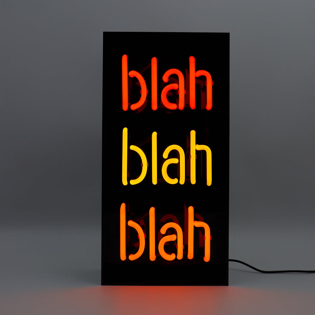 Blah Blah Blah" Glas-Neon-Schild - Schwarzes Acryl
