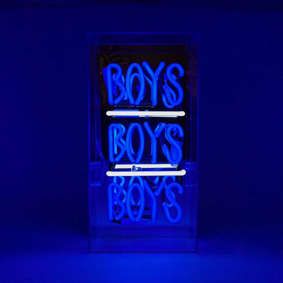 Enseigne néon en verre 'Boys Boys Boys'.