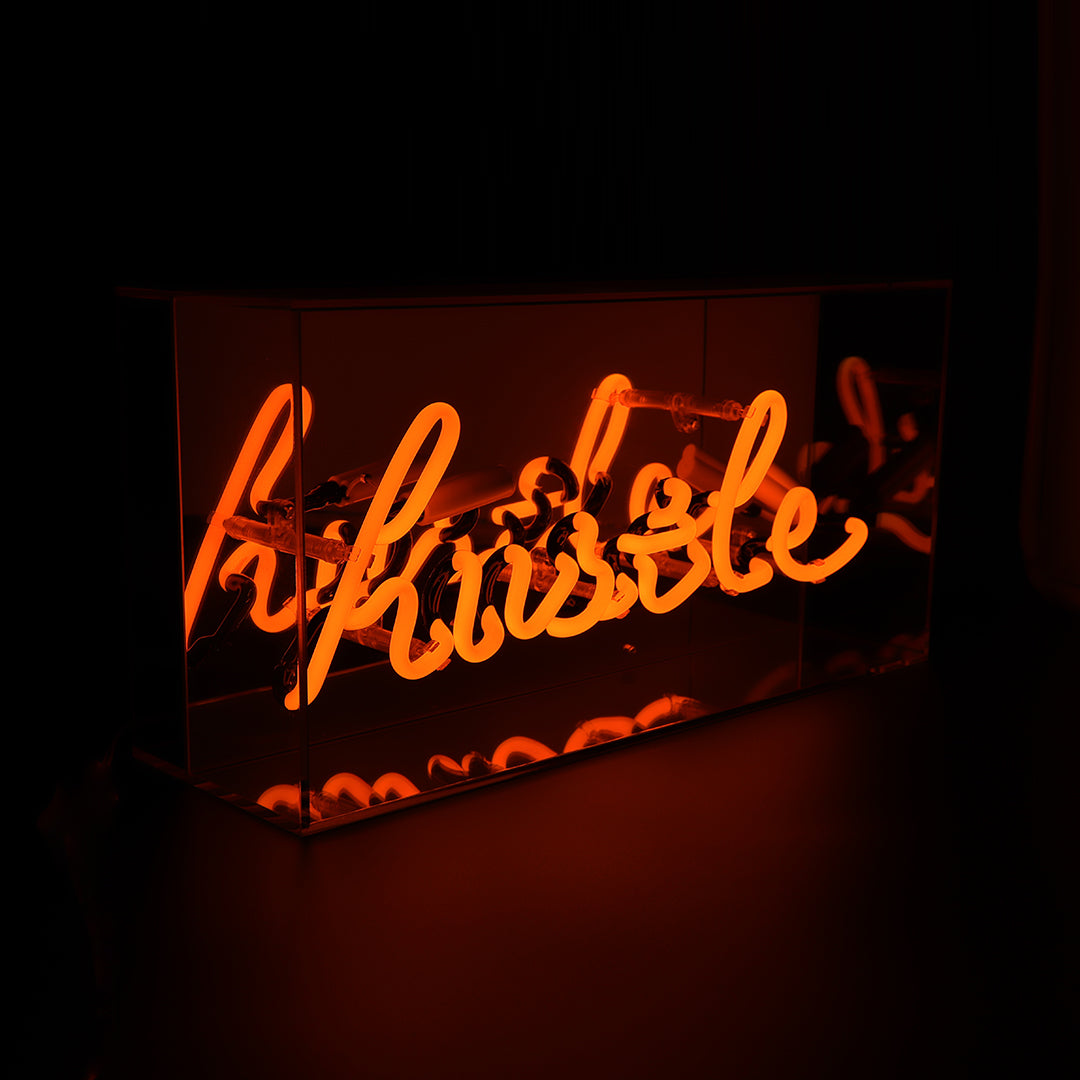 Insegna al neon in vetro 'Hustle