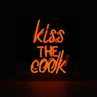 Enseigne néon en verre "Kiss the Cook" (Embrassez le cuisinier) Orange