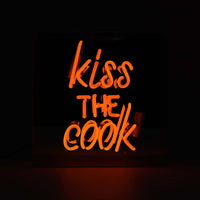 Kiss the Cook" Glas-Neon-Schild - Orange