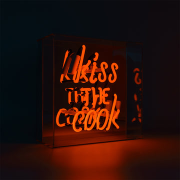 Kiss the Cook" Glas-Neon-Schild - Orange