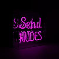 Cartel de neón "Enviar desnudos
