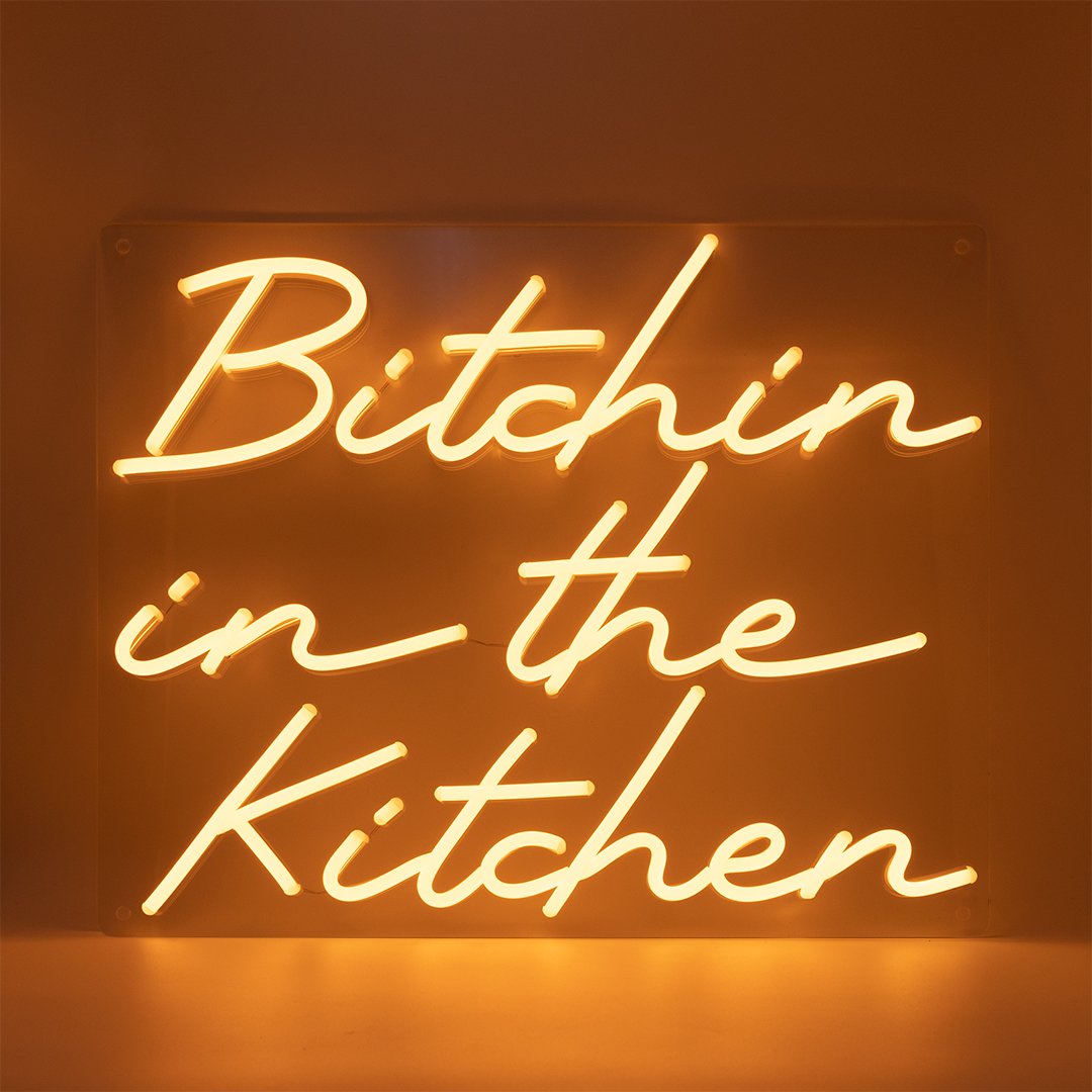 Cartello a parete con LED al neon arancione "Bitchin in the Kitchen