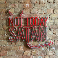 LED mural rouge "Pas aujourd'hui Satan".