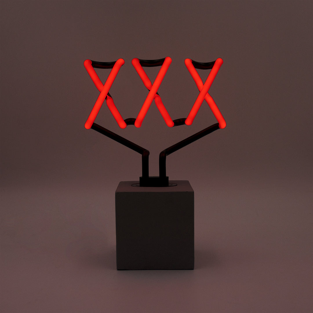 Neonschild 'XXX'